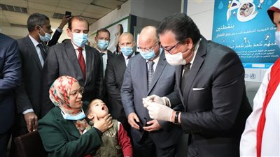 عبد الغفار يطلق إشارة بدء الحملة القومية للتطعيم ضد مرض شلل الأطفال من النزهة بمصر الجديدة 