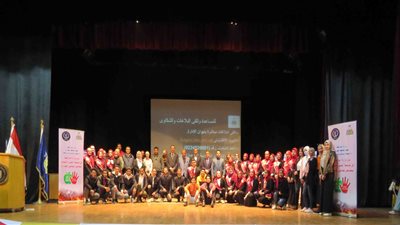 الداخلية تعقد لقاءات مع طلبة المدارس والجامعات للتوعية بمخاطر المخدرات | صور 