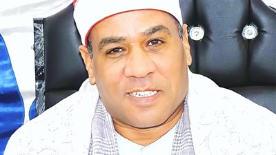 مستخدمو السوشيال ميديا يهاجمون قارئ شهير بسبب تعنيف أحد السميعة.. والأول يرد: مسكني بطريقة وحشة