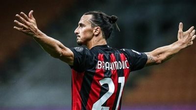 ميلان يجدد عقد إبراهيموفيتش حتى 2023 رغم إصابته بالرباط الصليبي