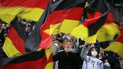 بسبب تقليد تحية هتلر.. القبض على مشجع ألماني في مباراة بلاده أمام إسرائيل