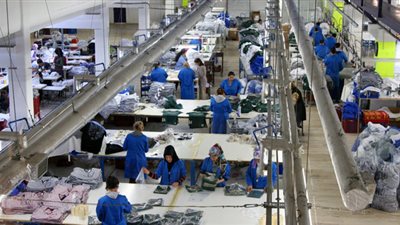 المجلس التصديري للملابس: 100 حاوية تسدد إيجارها بالدولار بسبب تأخر الاعتمادات المستندية