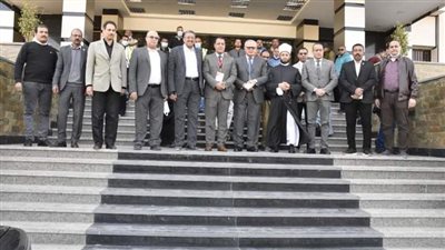 وزير الخارجية الأسبق ومستشار الرئيس في زيارة إلى مستشفى الإصابات بأسيوط