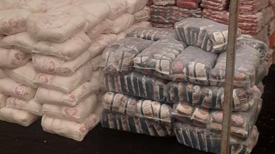 ضبط 350 طن سلع تموينية وغذائية مخزنة بغرض الاحتكار في القاهرة