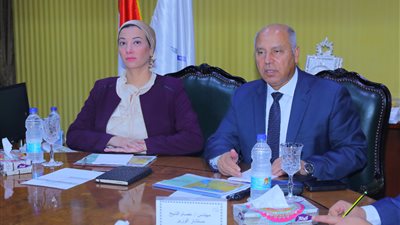 وزيرا النقل والبيئة يتابعان تقييم ومراجعة الوضع البيئي بالموانئ البحرية وأولوية تحويلها إلى خضراء (صورة)