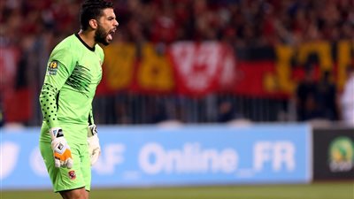 شريف إكرامي يطالب “فايلر” بفرصة المشاركة في مباريات الأهلي