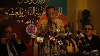 حلمى بكر يصف أغاني المهرجانات بـ”عربية الكشري” (فيديو)