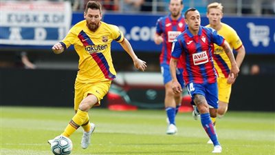 برشلونة يتغلب على إيبار بثلاثية ويتصدر الدوري الإسباني مؤقتًا (فيديو)