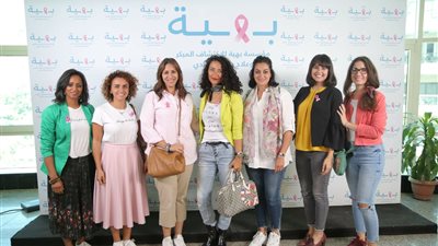علا رشدي وياسمين غيث تدعمان محاربات سرطان الثدى ببهية (صور)