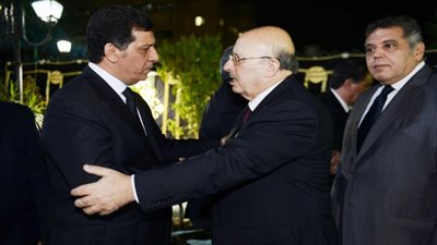 كبار رجال الدولة يشاركون عزاء شقيق الخبير السياحي أشرف شيحة والرئيس السيسي يوفد مندوبًا