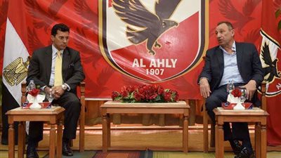 وزير الرياضة في بيت محمود الخطيب لإقناعه بخوض مباراة الجونة