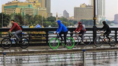 خبير أرصاد يكشف موعد انتهاء موجة “الخريف” وحالة الطقس.. ويحذر من أمطار على تلك المناطق