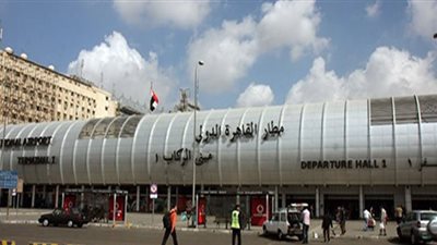 بعد غرقها بمياه الأمطار.. وزير الطيران يقرر غلق صالة 2 بمطار القاهرة