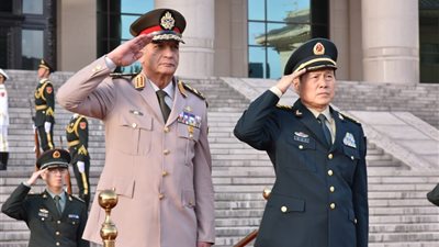 وزير الدفاع يعود إلى القاهرة بعد زيارة رسمية للصين