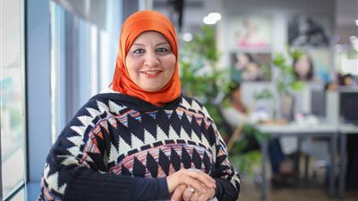 “ريحة الحبايب” لزينب عبداللاه تقدم 30 حكاية عن نجوم الزمن الجميل