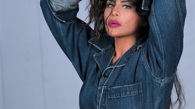 بـ”سالوبيت جينز”.. المطربة أحلام  في أحدث جلسة تصوير (صور)