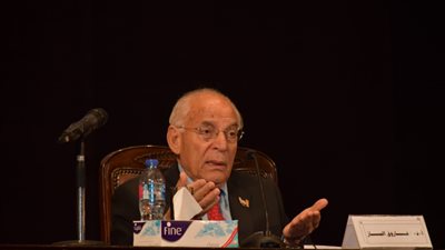 الباز يروي قصة انضمامه لوكالة «ناسا»: اكتشفت 16 موقعا على سطح القمر لم يكتشفهم أحد (فيديو)