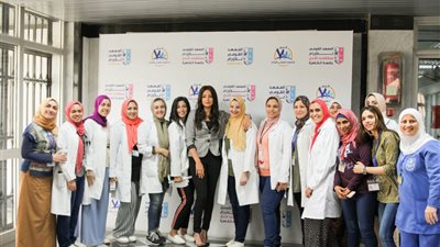 رضوى الشربيني تدعم مرضى سرطان الثدي بمعهد القومي للأورام 777 (صور)