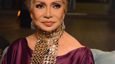 هكذا ظهرت سوسن بدر في تصوير مسلسلها الجديد “بخط الأيد” (صورة)