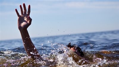 بعد 4 ساعات.. انتشال جثة طالب غرق في البحر الصغير بالدقهلية