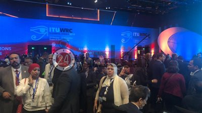 توافد المشاركين في المؤتمر العالمي للاتصالات الراديوية استعداداً لانطلاقه بحضور السيسي (فيديو)