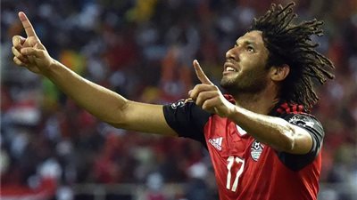 نجم الأهلي يوجه رسالة خاصة لـ محمد النني عبر “القاهرة24”