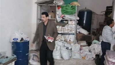 ضبط 3 مصانع غير مرخصة و20 مخبز مخالف في حملات تموينية بالبحيرة (صور)
