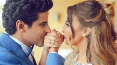 في الشهور الأخيرة.. إسراء عبد الفتاح تفاجئ الجمهور بحملها من أمام الكعبة المشرفة (صورة)