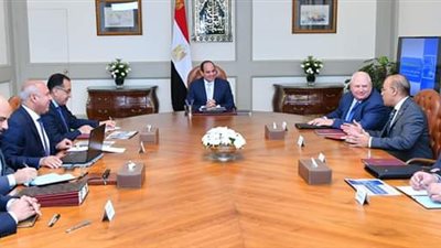 خلال اجتماعه بكامل الوزير.. السيسي يوجه بتطوير منظومة النقل بشكل شامل