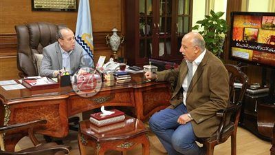 محافظ كفر الشيخ يناقش إنشاء محطة كهرباء بملاحة منيسي في بلطيم