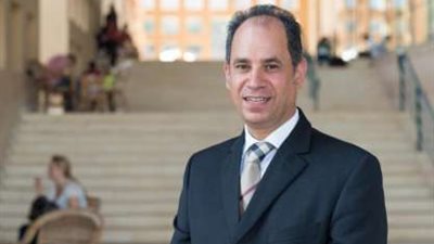 الرئيس الأكاديمي للجامعة الأمريكية: سنسمح للشركات بالتواجد بالجامعة بشرط العمل مع الطلاب