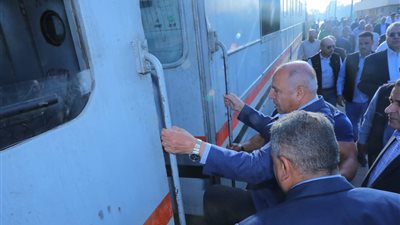 وزير النقل: “السيسي قالي اللي يعمله غيرك في سنتين تعمله أنت في 6 شهور”