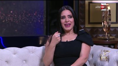 على طريقة سعاد حسني في “للرجال فقط” ميرنا وليد ترتدي بدلة رجالي (صور)