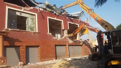 بسبب هبوط أرضي.. إزالة مبنى تابع لجمعية كفالة اليتيم بالبحيرة “صور”