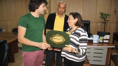 أكاديمية الفنون تكرم نجوم مهرجان قصر المنيل (صور)