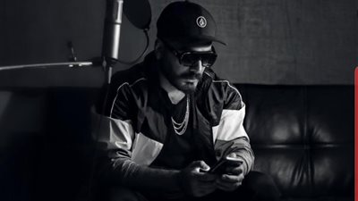 تامر حسني يغني من كلمات الشاعر راؤول في ألبومه القادم (صور)