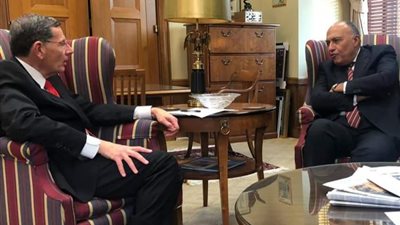 الوزير سامح شكري يعقد لقاءً مع السيناتور الجمهوري “جون باراسو” بواشنطن