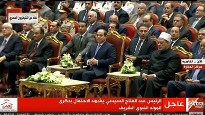 لأول مرة.. الرئيس السيسي يكرم إحدى واعظات وزارة الأوقاف