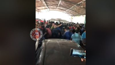 عاجل.. خروج جثمان هيثم أحمد زكي من مسجد مصطفى محمود إلى مثواه الأخير رفقة والده