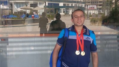 “تحلب” يتغلب على إعاقته ويحقق أرقام قاسية رياضيا ويحلم بالانضمام للمنتخب