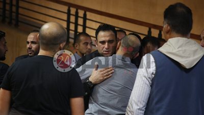 آيتن عامر وهاني رمزي وحميد الشاعري في عزاء والد أكرم حسني بالتجمع الخامس (فيديو وصور)