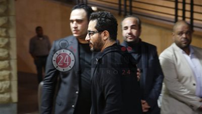 وصول أحمد حلمي وأروى جودة وباسم سمرة عزاء والد أكرم حسني بالتجمع الخامس (فيديو وصور)