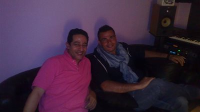 تعرف على سبب ضرب الموسيقار يحيي الموجي لـ”عمرو دياب” علي المسرح أمام جمهوره (فيديو)