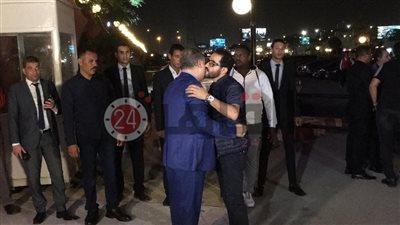 أحمد حلمي يحرص على تقديم واجب العزاء في الراحل هيثم أحمد زكي (صور وفيديو)