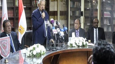 خناقة في ميت عقبة.. الزمالك يُقيل دونجا وخصم نصف شهر من راتب سيد حنفي