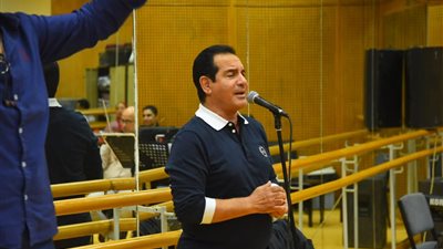 محمد ثروت يحيي حفل الموسيقى العربية على مسرح أوبرا دمنهور احتفالا بالمولد النبوي