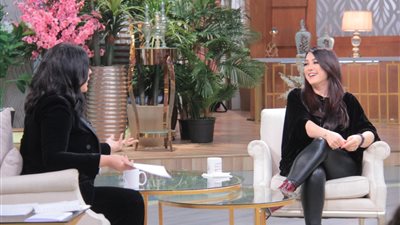 في أول ظهور لها منذ عامين.. كندة علوش ضيفة معكم منى الشاذلي (صور)