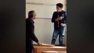 تعدّى على طالب بالضرب.. تفاصيل استبعاد “مدرس السعيدية” وتحويله للشئون القانونية