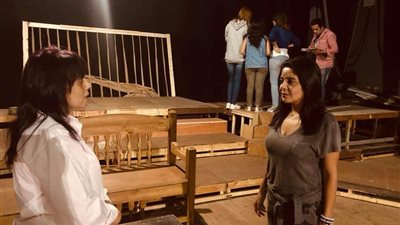 شاهد.. بروفات مسرحية “حريم النار” لعرضها الشهر الجاري على مسرح الطليعة (صور)