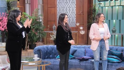 شاهد.. كندة علوش تظهر لأول مرة مع شقيقة زوجها “علا” ببرنامج “معكم” (صور)